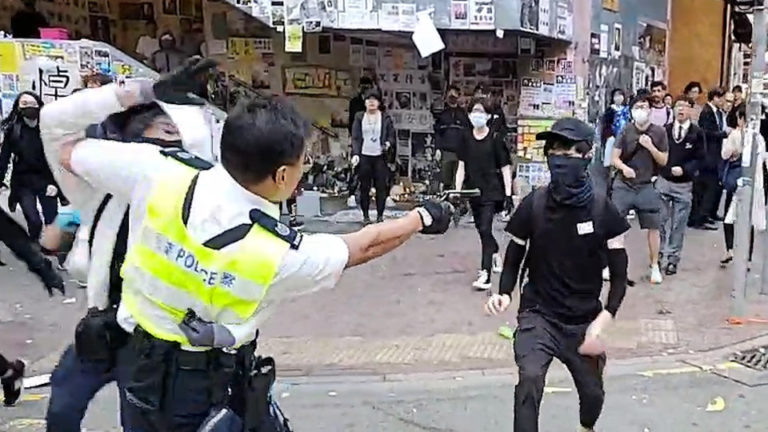 HONG KONG – POLITIQUE: Elections locales repoussées, étudiants arrêtés, loi chinoise imposée