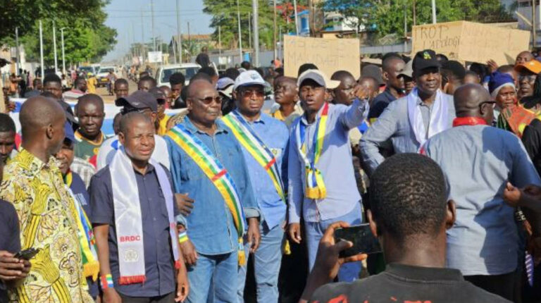 CENTRAFRIQUE – POLITIQUE : Un dialogue sur mesure s’engage avec les ex groupes armés