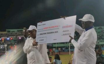 CENTRAFRIQUE – POLITIQUE : Un chèque de 15 millions FCFA est déjà disponible pour la candidature Touadera