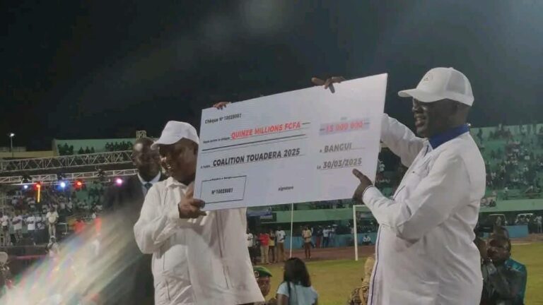 CENTRAFRIQUE – POLITIQUE : Un chèque de 15 millions FCFA est déjà disponible pour la candidature Touadera